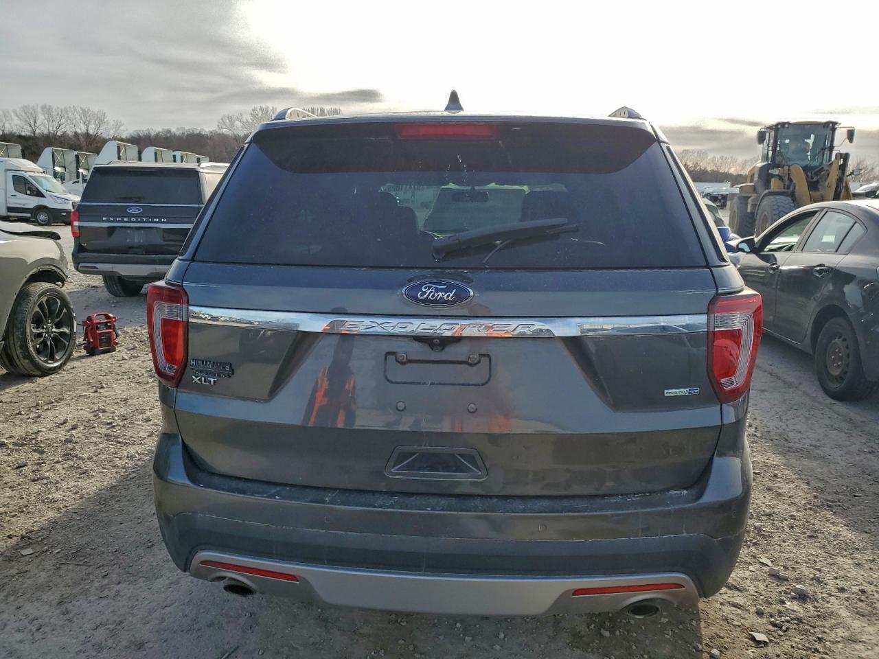 2017 FORD EXPLORER XLT photo 6