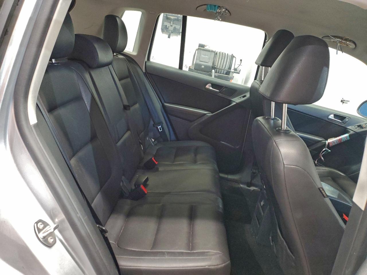 2016 VOLKSWAGEN TIGUAN S photo 11