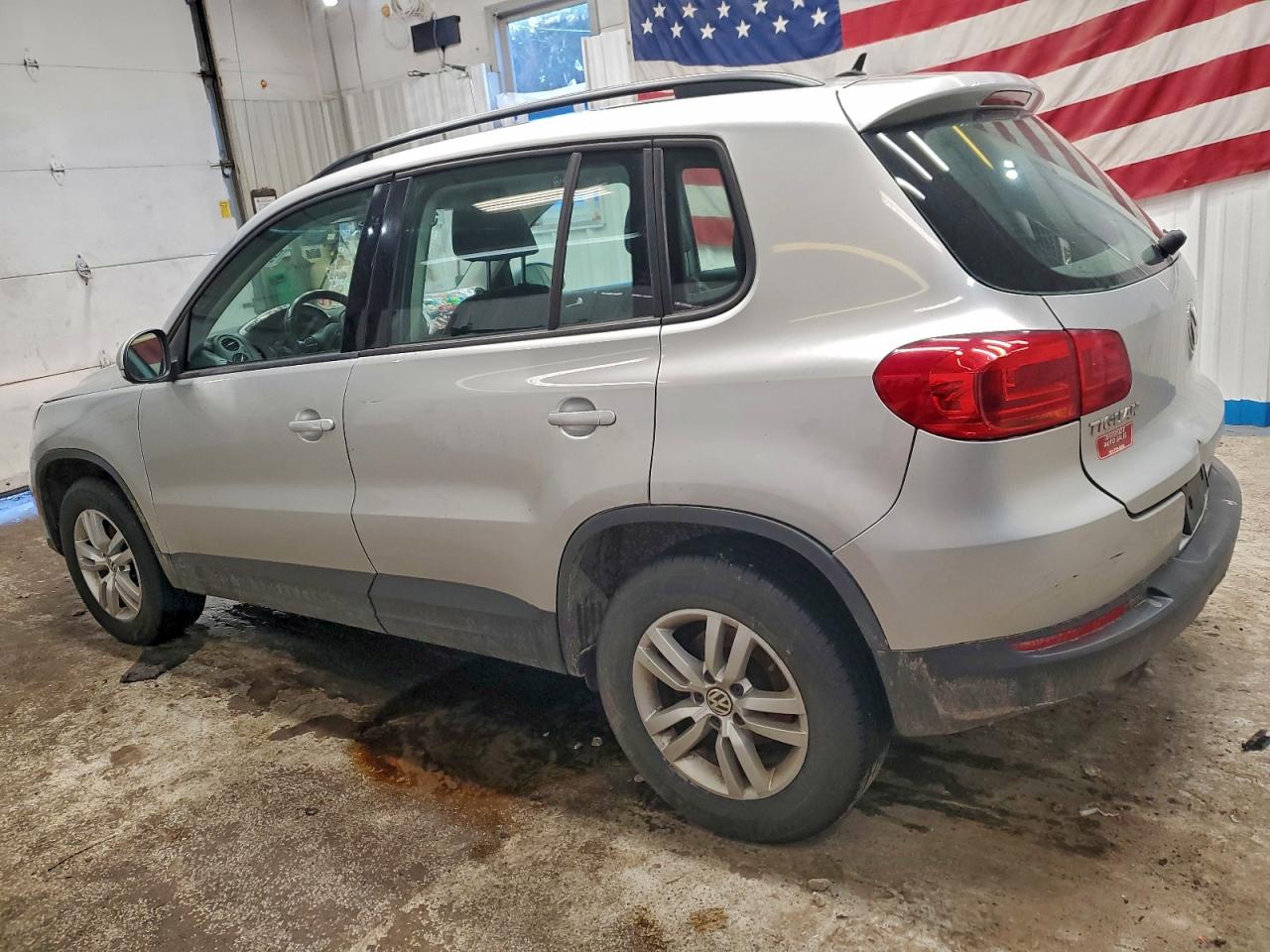 2016 VOLKSWAGEN TIGUAN S photo 2