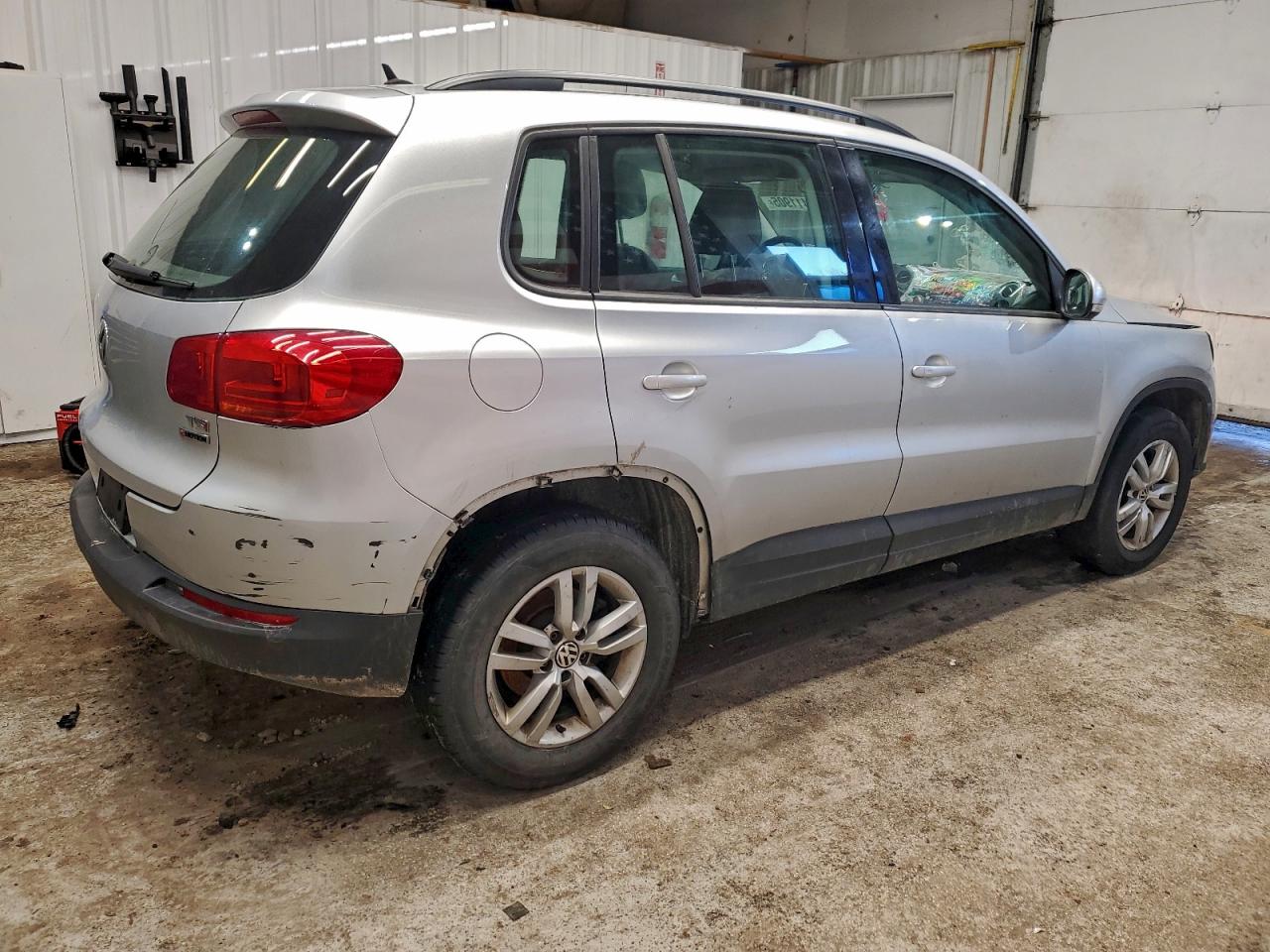 2016 VOLKSWAGEN TIGUAN S photo 3