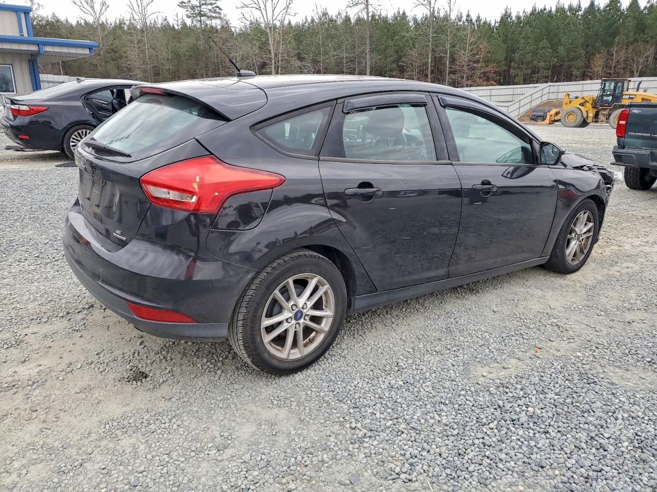2015 FORD FOCUS SE photo 3