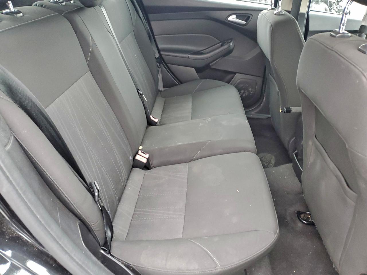 2015 FORD FOCUS SE photo 10