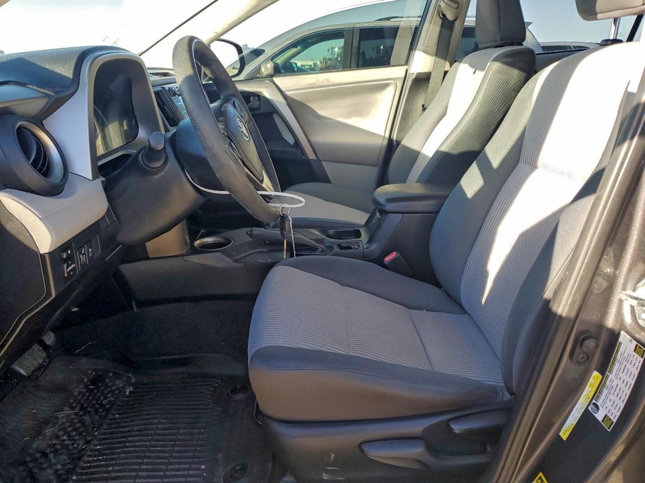 2013 TOYOTA RAV4 LE photo 7