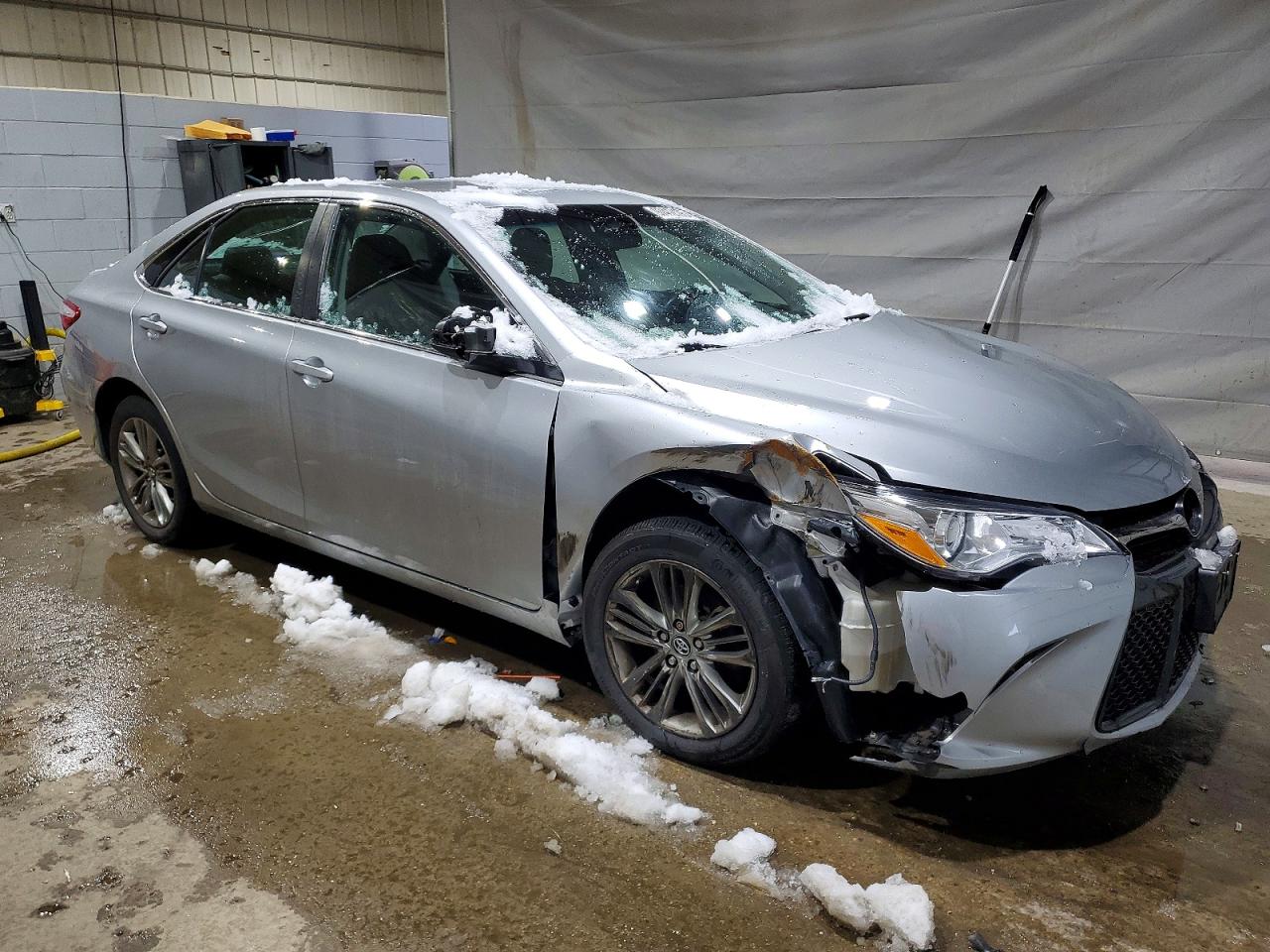 2017 TOYOTA CAMRY LE photo 4