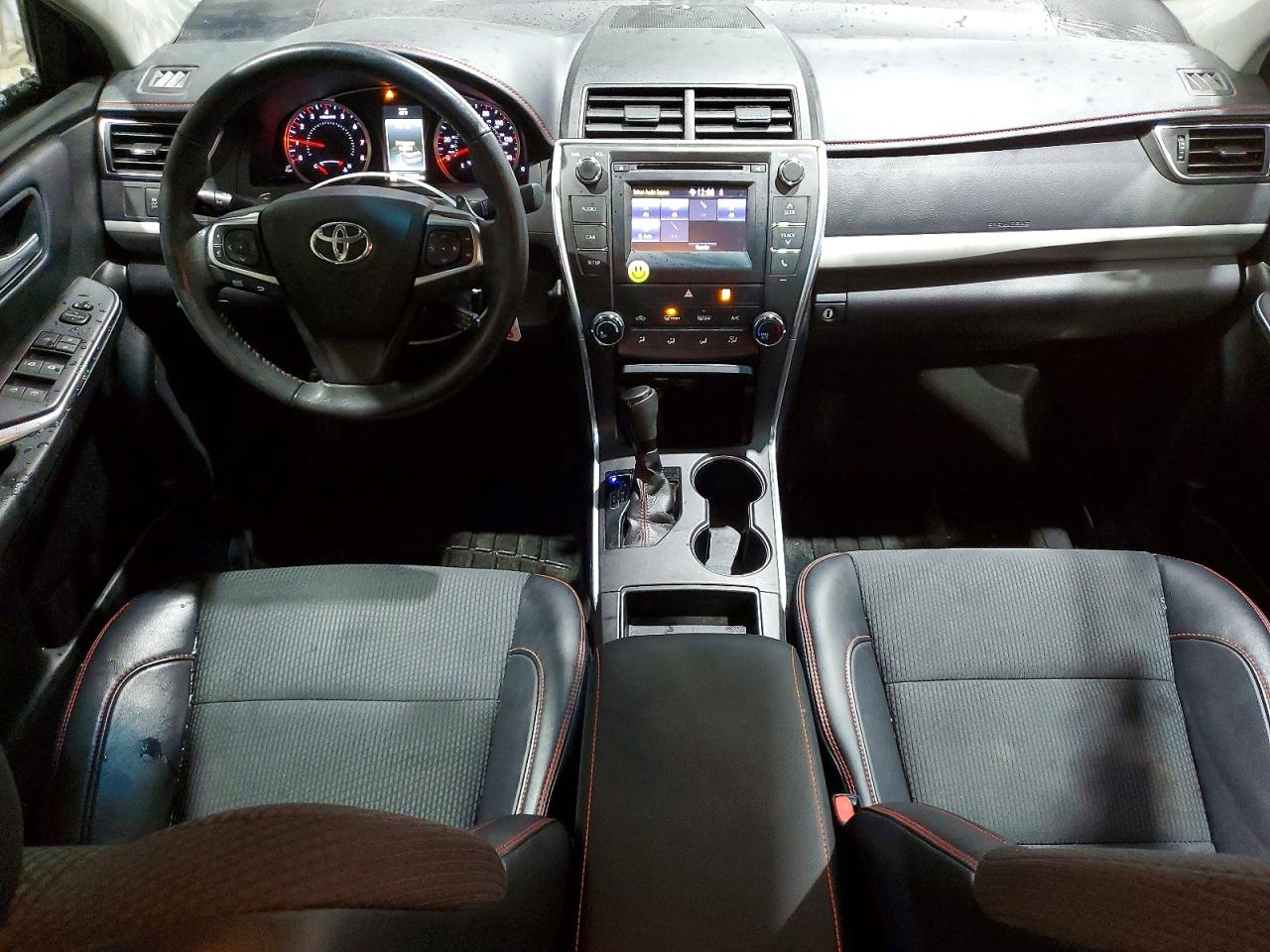2017 TOYOTA CAMRY LE photo 8