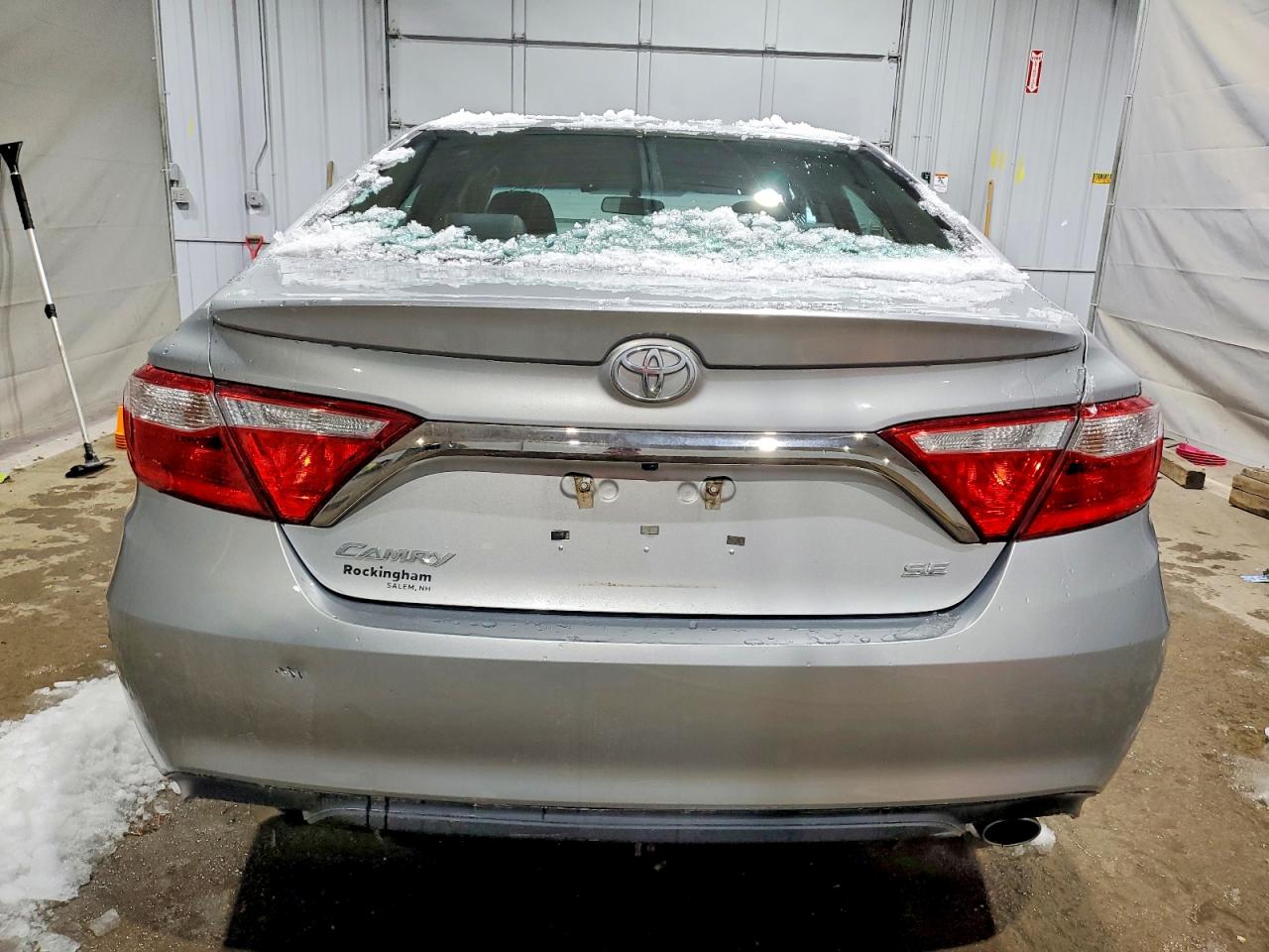 2017 TOYOTA CAMRY LE photo 6