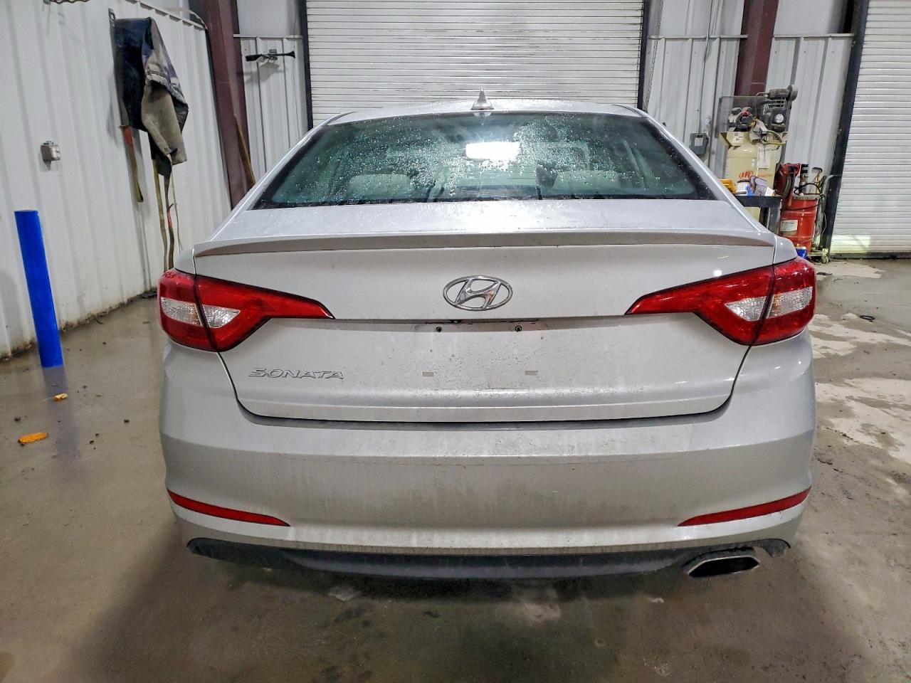 2015 HYUNDAI SONATA SE photo 11