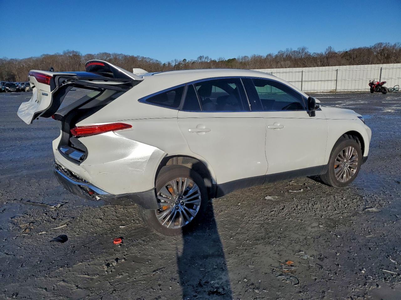 2024 TOYOTA VENZA LE photo 3
