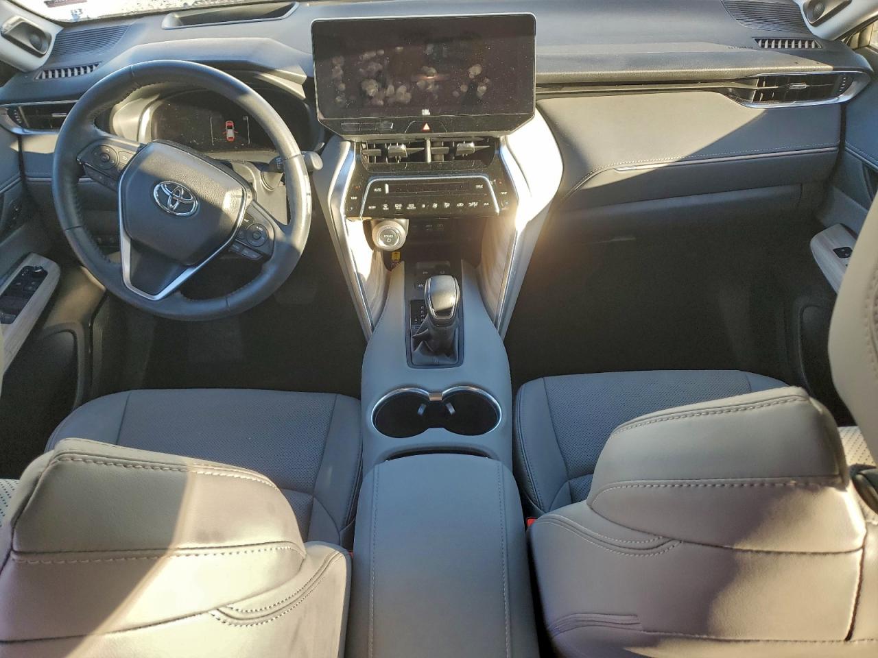2024 TOYOTA VENZA LE photo 8