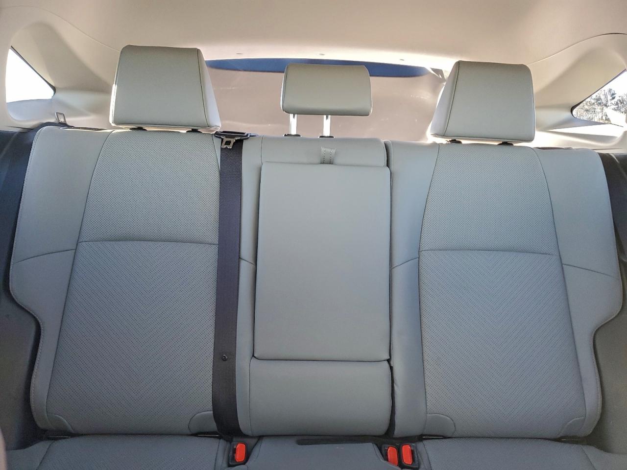 2024 TOYOTA VENZA LE photo 10