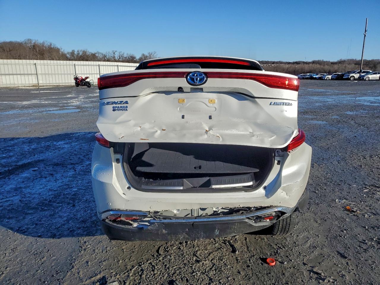 2024 TOYOTA VENZA LE photo 6