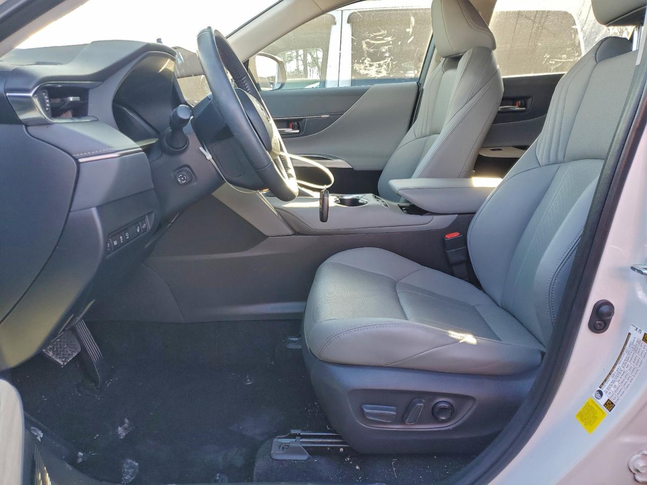 2024 TOYOTA VENZA LE photo 7