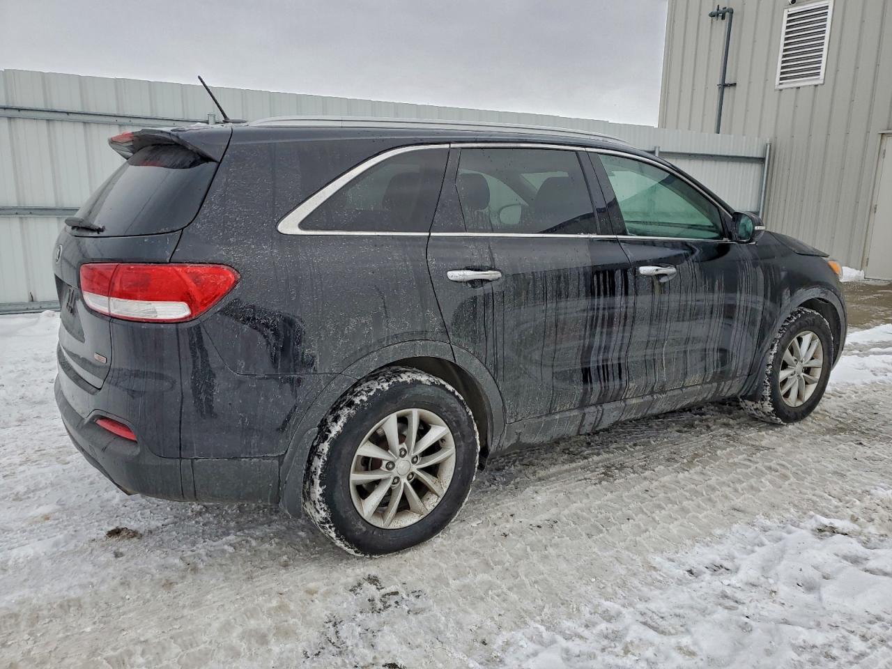 2016 KIA SORENTO LX photo 3