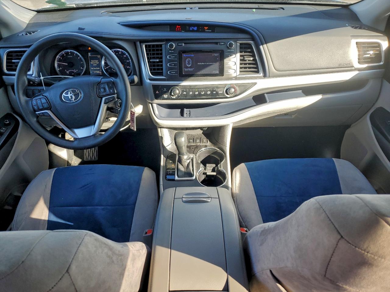 2019 TOYOTA HIGHLANDER LE photo 8