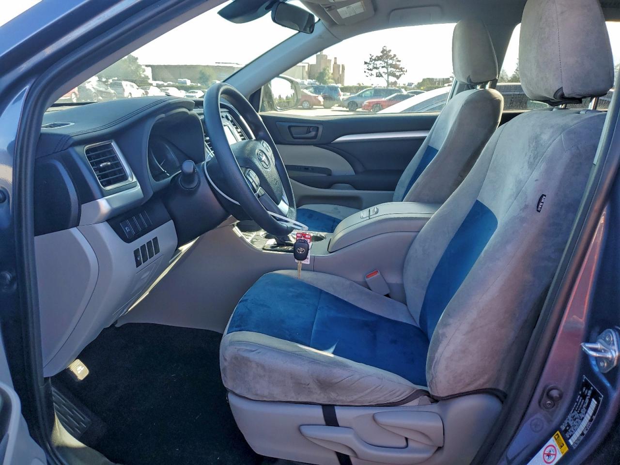 2019 TOYOTA HIGHLANDER LE photo 7