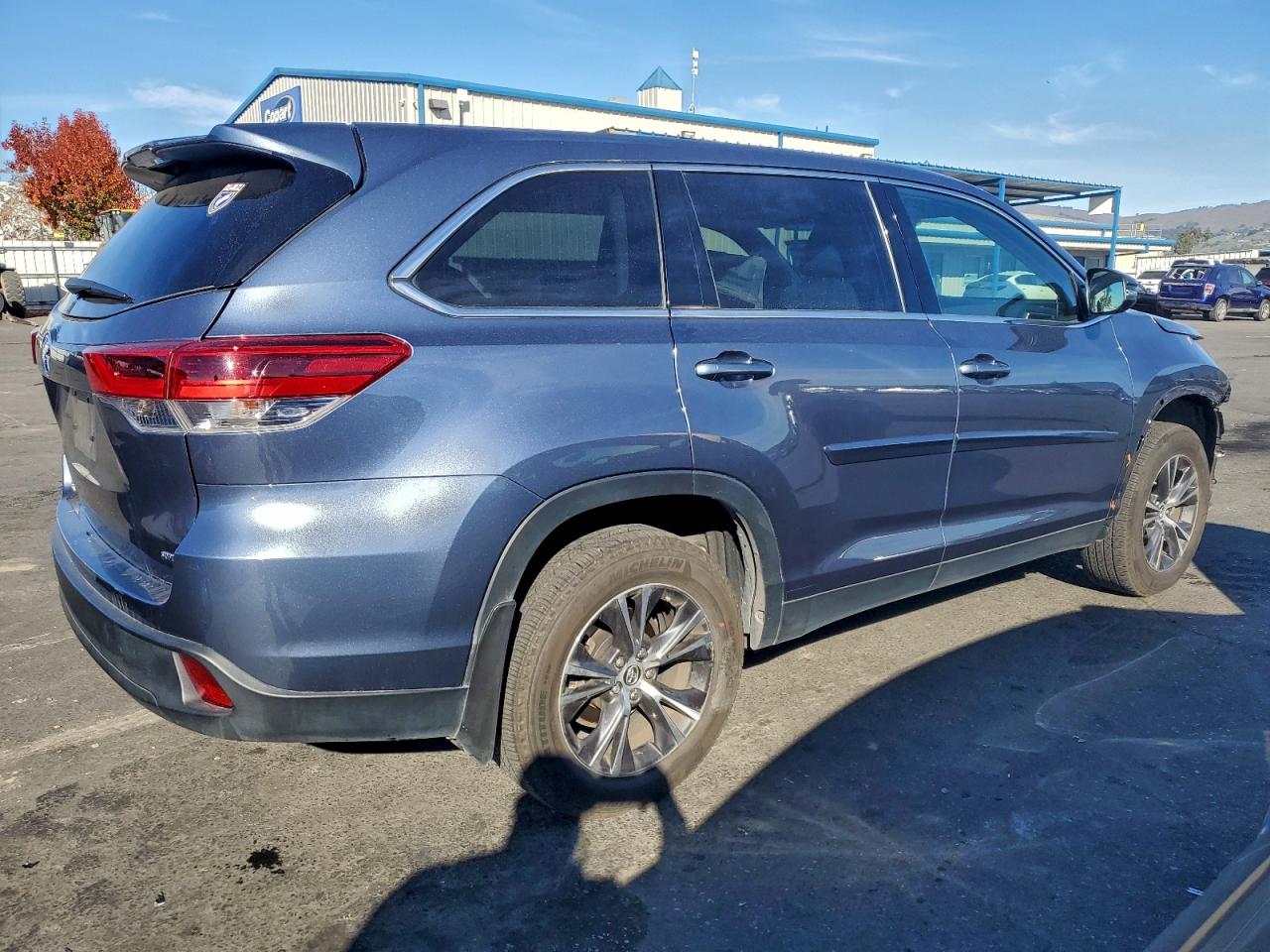 2019 TOYOTA HIGHLANDER LE photo 3