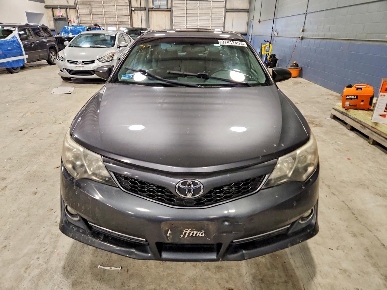 2012 TOYOTA CAMRY SE photo 5