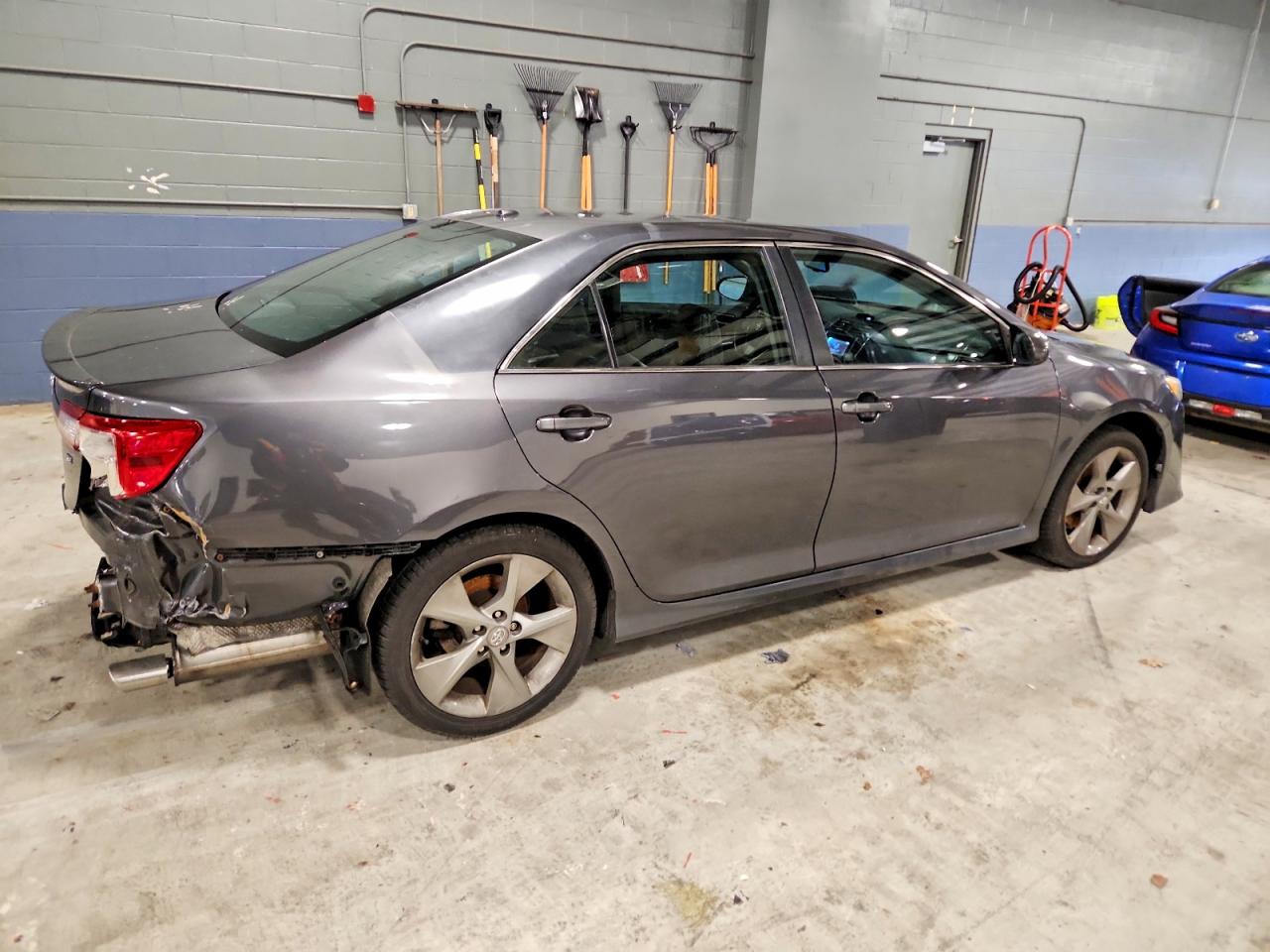 2012 TOYOTA CAMRY SE photo 3