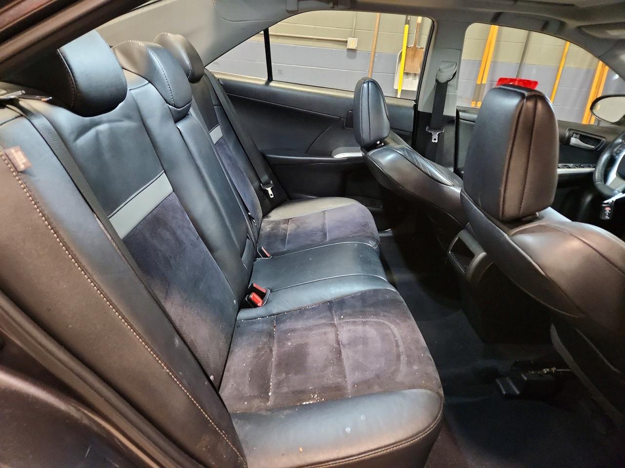 2012 TOYOTA CAMRY SE photo 10