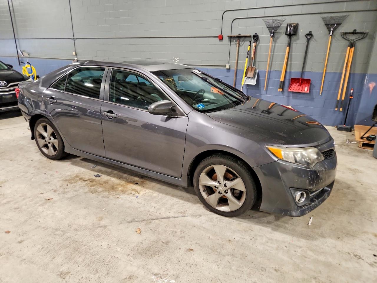 2012 TOYOTA CAMRY SE photo 4