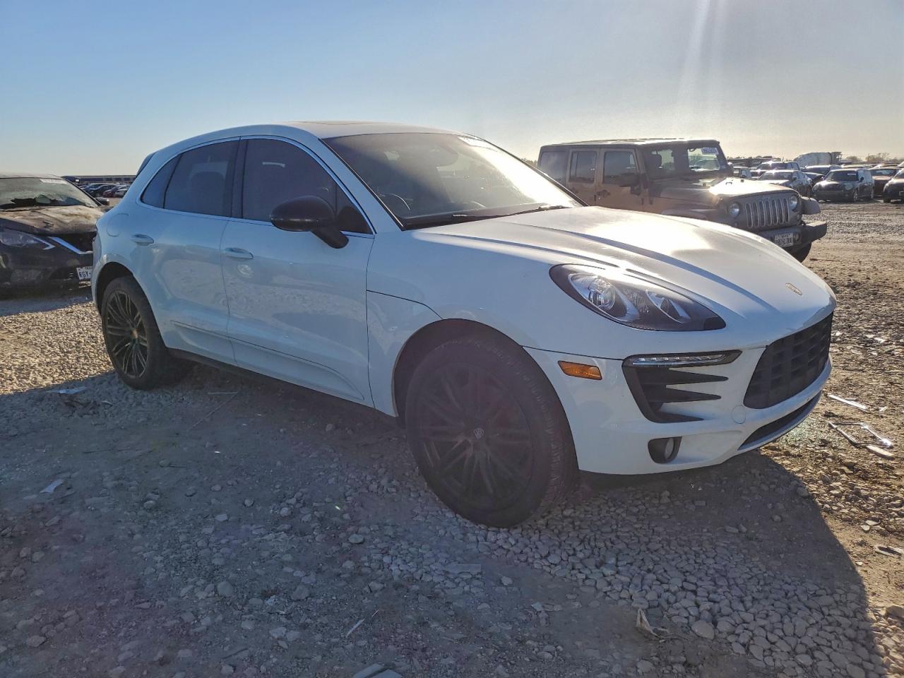 2015 PORSCHE MACAN S photo 4