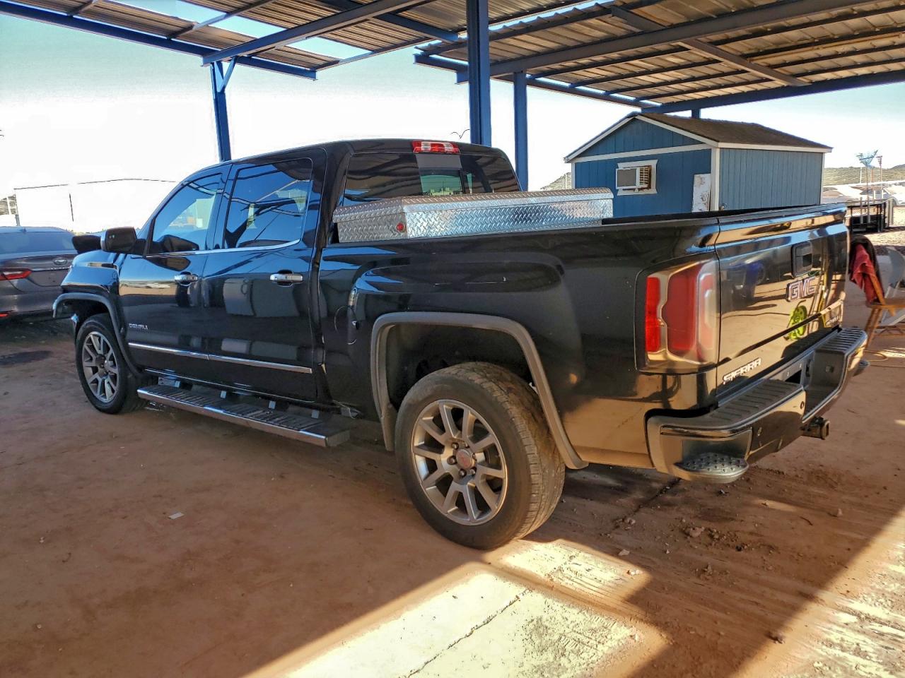 2017 GMC SIERRA K1500 DENALI photo 2