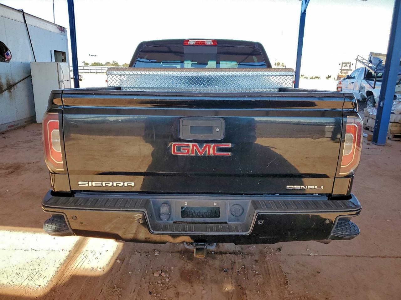 2017 GMC SIERRA K1500 DENALI photo 6