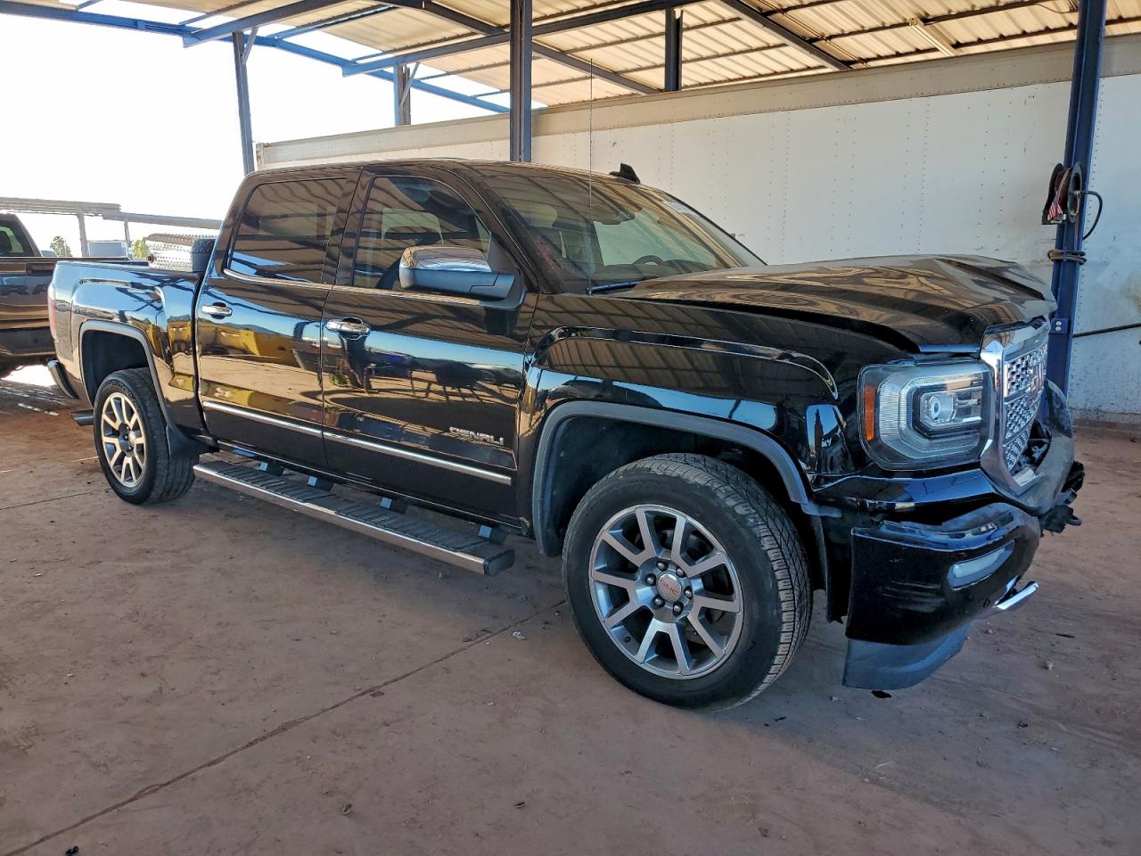 2017 GMC SIERRA K1500 DENALI photo 4