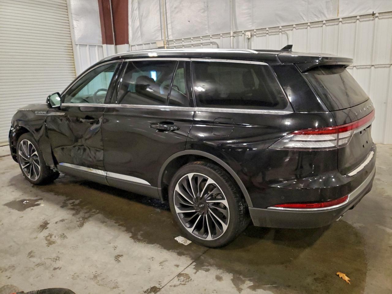 2021 LINCOLN AVIATOR RESERVE photo 2