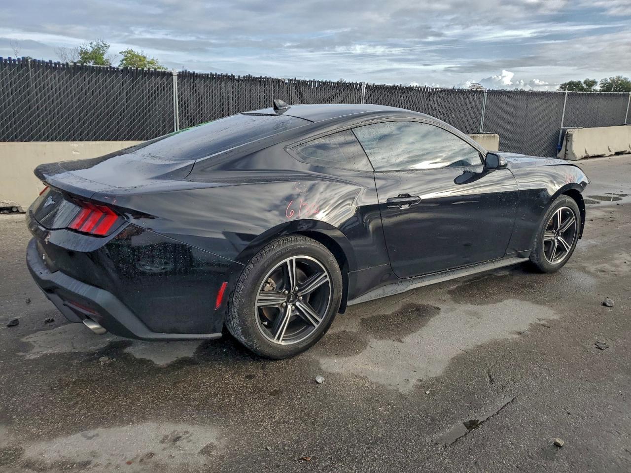 2024 FORD MUSTANG photo 3