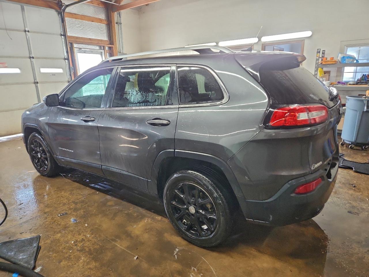 2015 JEEP CHEROKEE LATITUDE photo 2