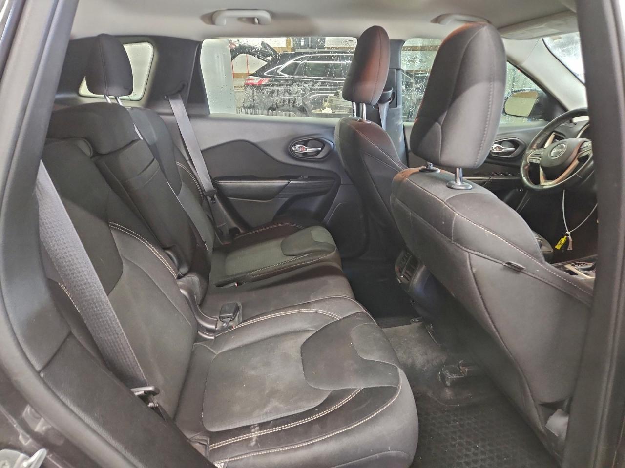 2015 JEEP CHEROKEE LATITUDE photo 11