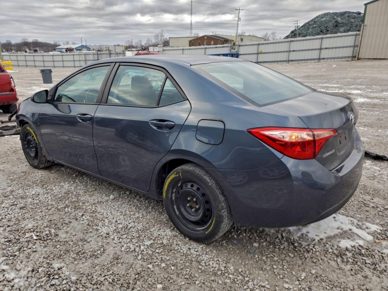 2017 TOYOTA COROLLA L photo 3