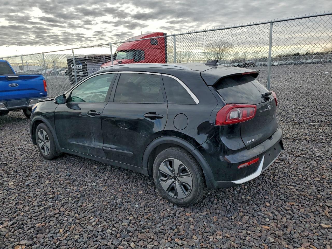 2019 KIA NIRO EX photo 2