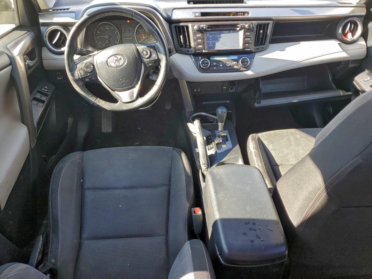 2017 TOYOTA RAV4 XLE photo 8