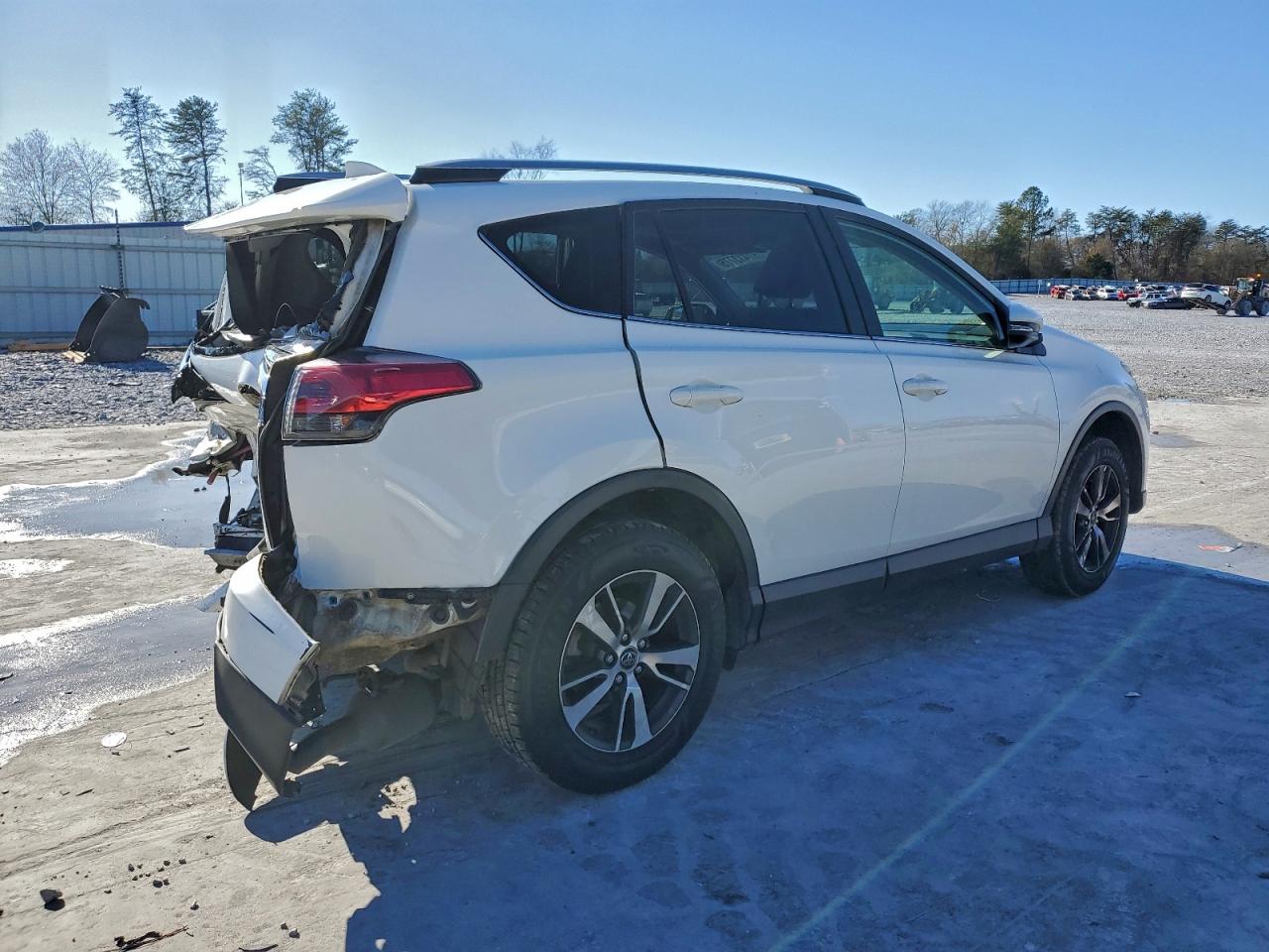 2017 TOYOTA RAV4 XLE photo 3