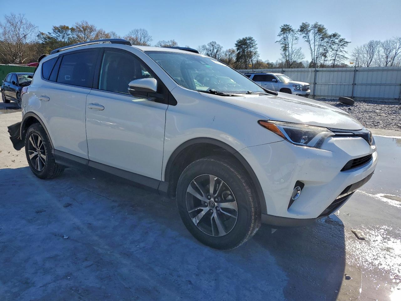 2017 TOYOTA RAV4 XLE photo 4
