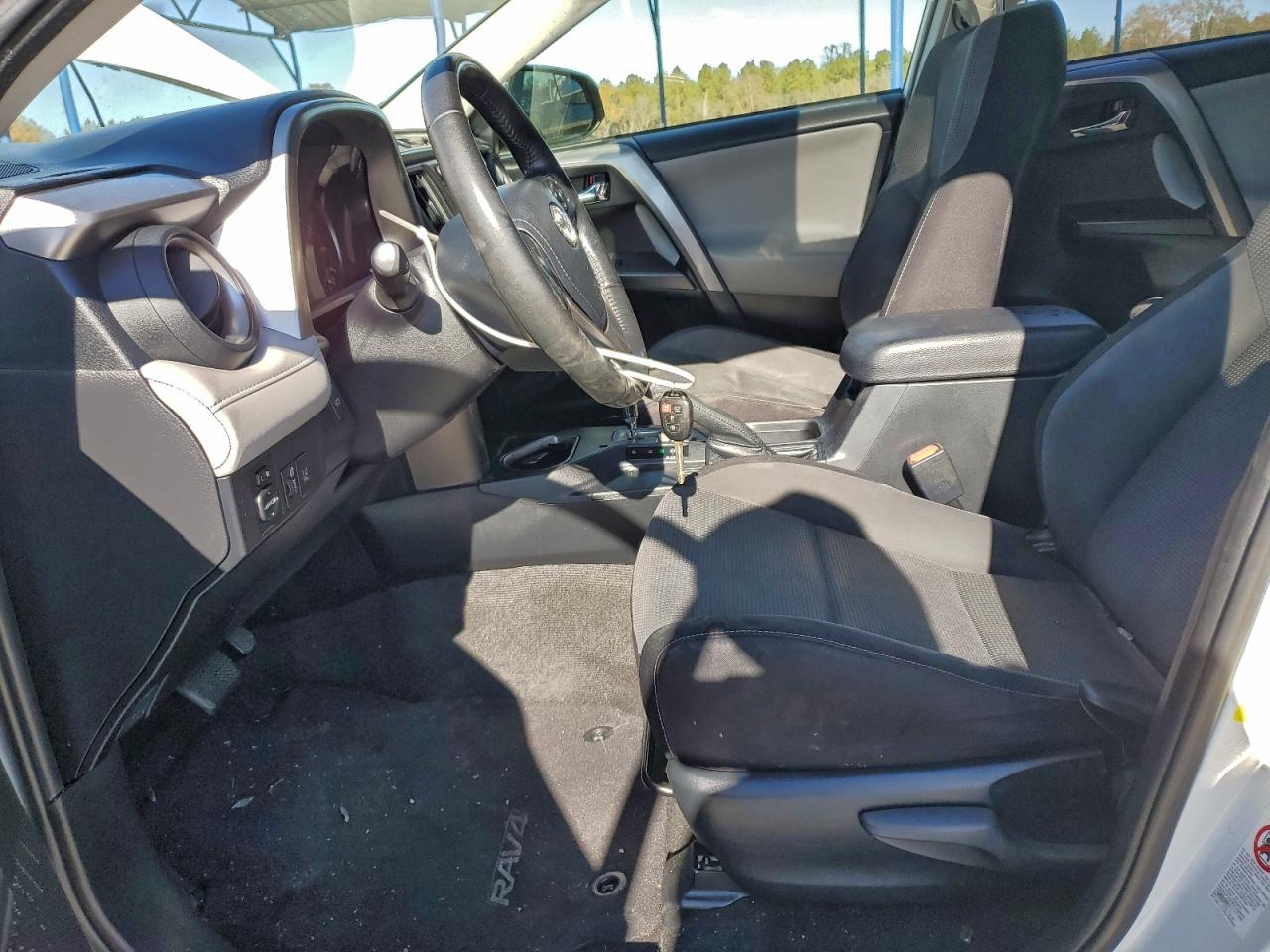 2017 TOYOTA RAV4 XLE photo 7