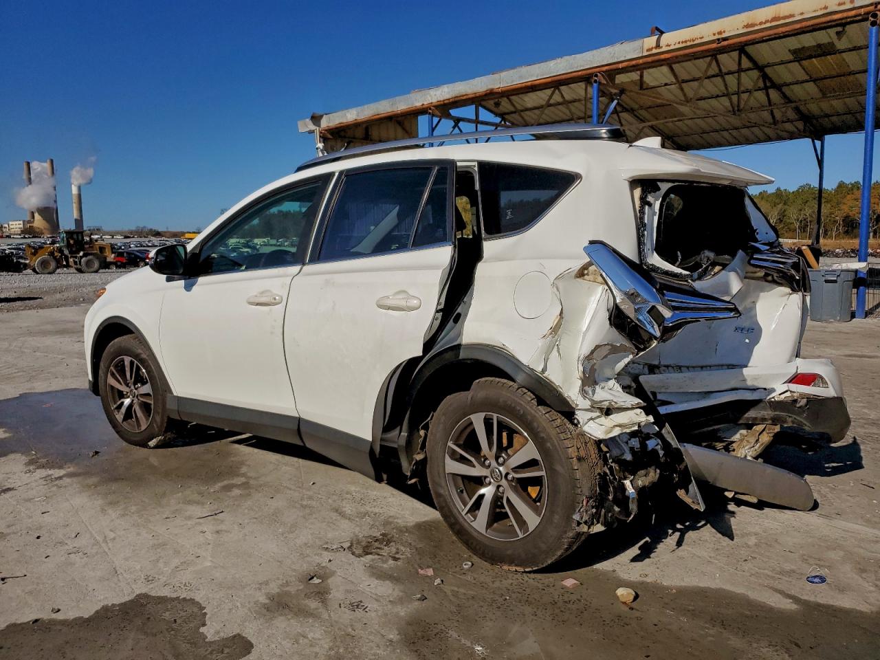 2017 TOYOTA RAV4 XLE photo 2