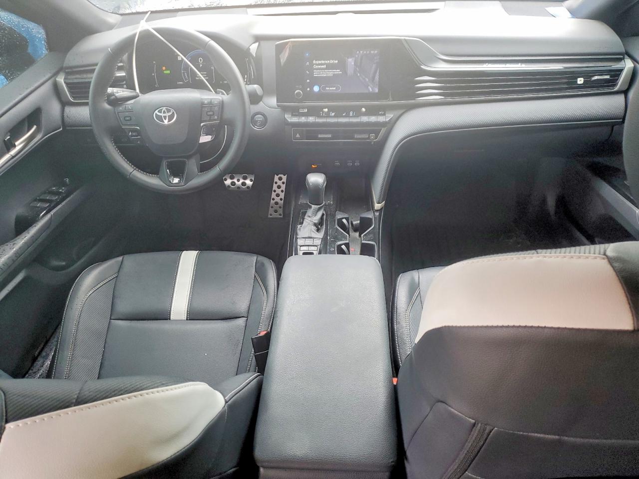 2025 TOYOTA CAMRY XSE photo 8