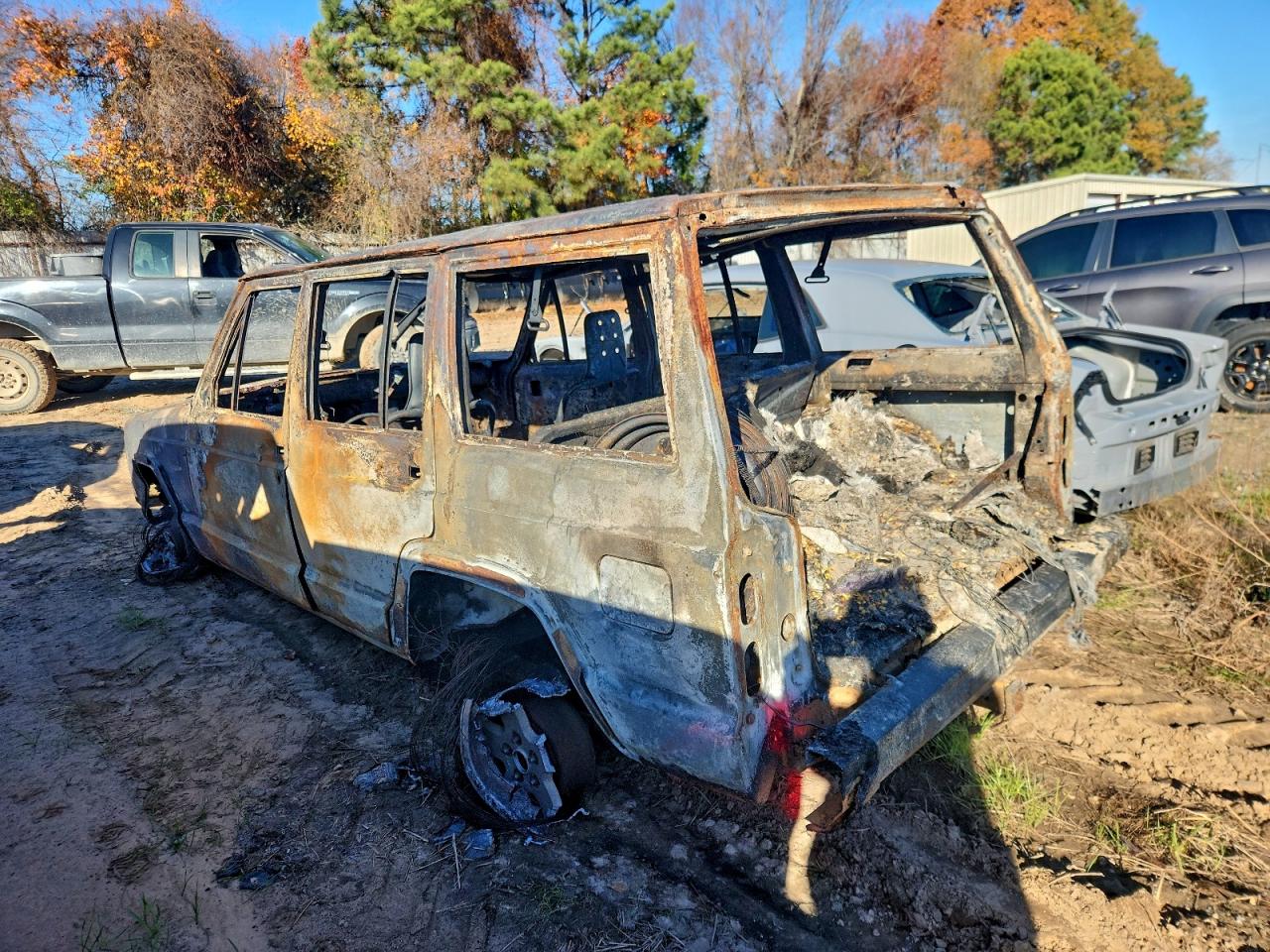 1995 JEEP CHEROKEE SE photo 2