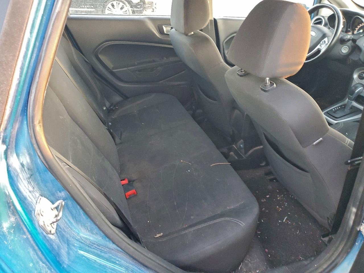 2015 FORD FIESTA SE photo 19
