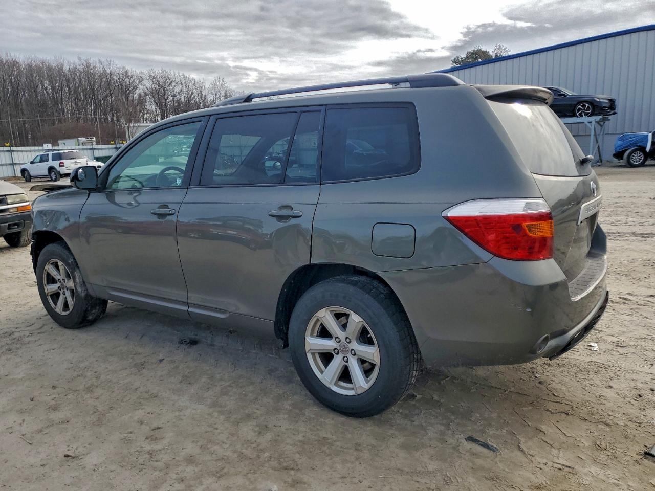 2010 TOYOTA HIGHLANDER photo 2