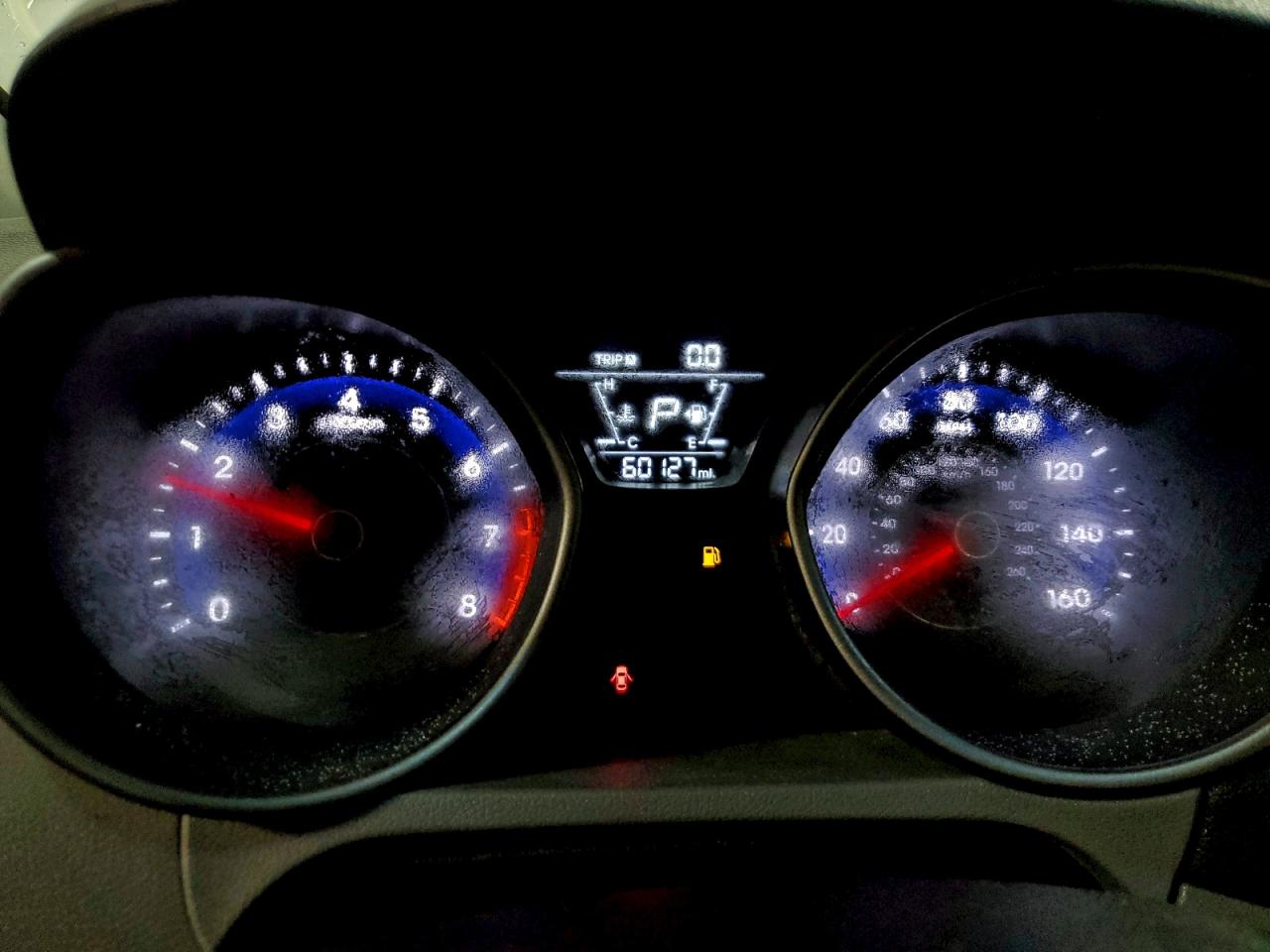 2016 HYUNDAI ELANTRA SE photo 9