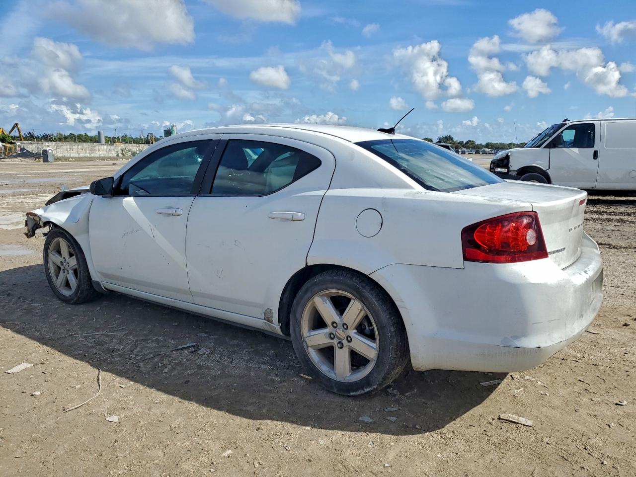 2013 DODGE AVENGER SE photo 2