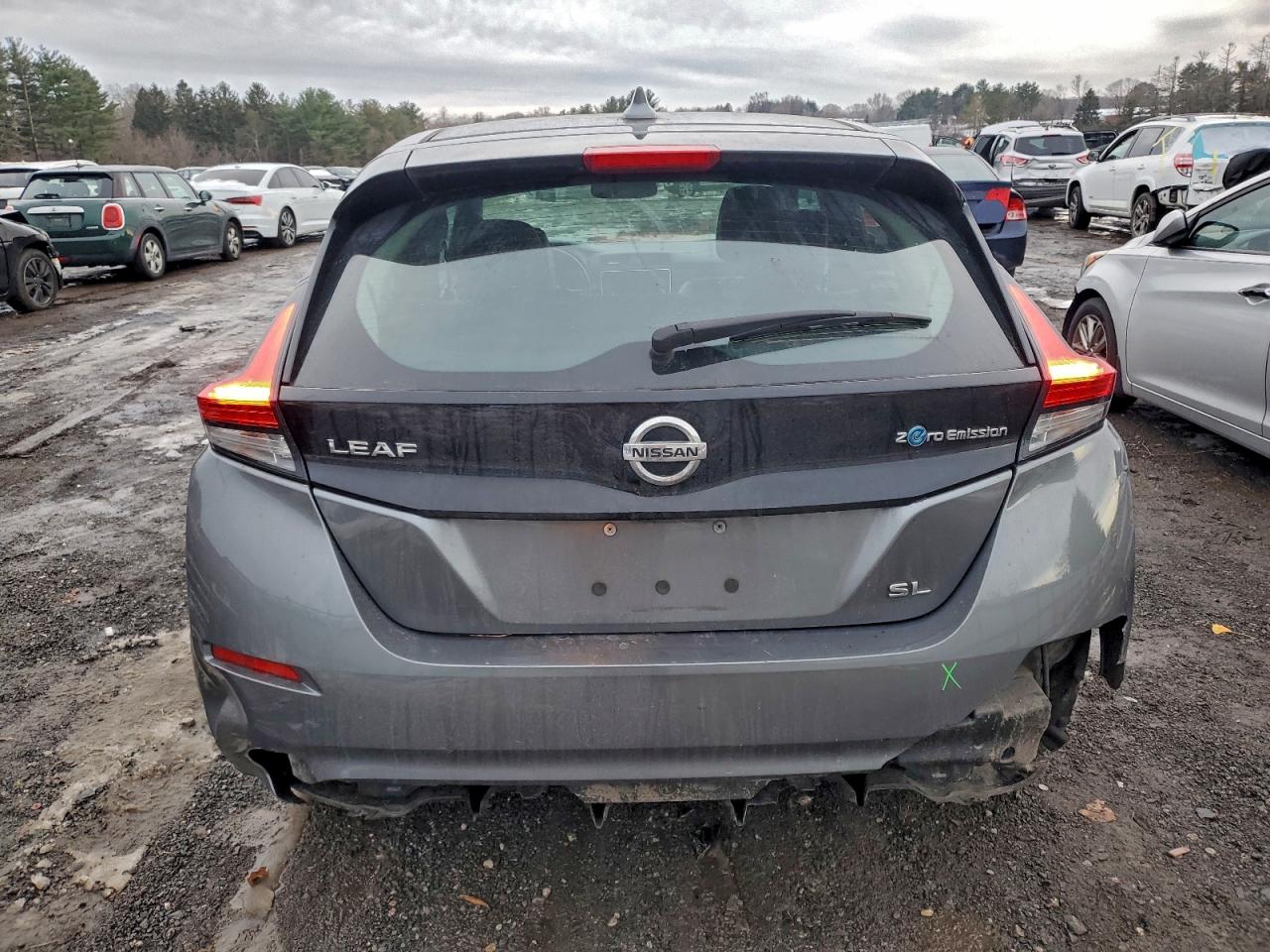 2018 NISSAN LEAF S photo 6