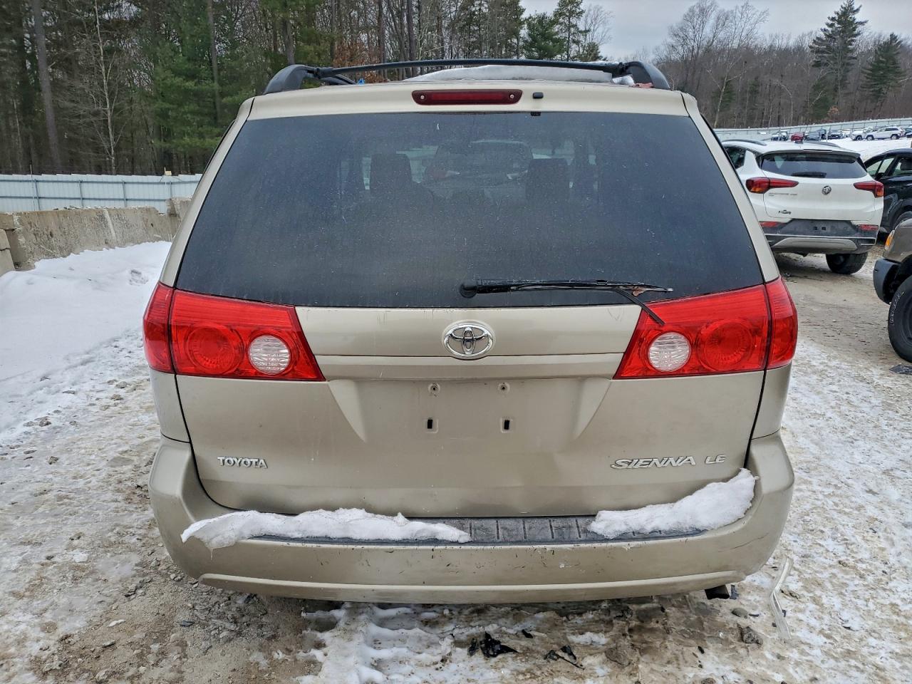 2009 TOYOTA SIENNA CE photo 6