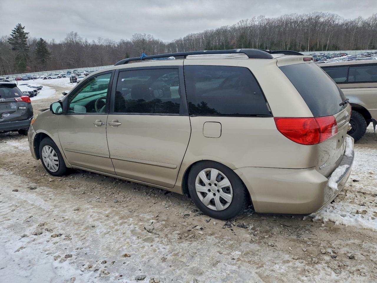 2009 TOYOTA SIENNA CE photo 2