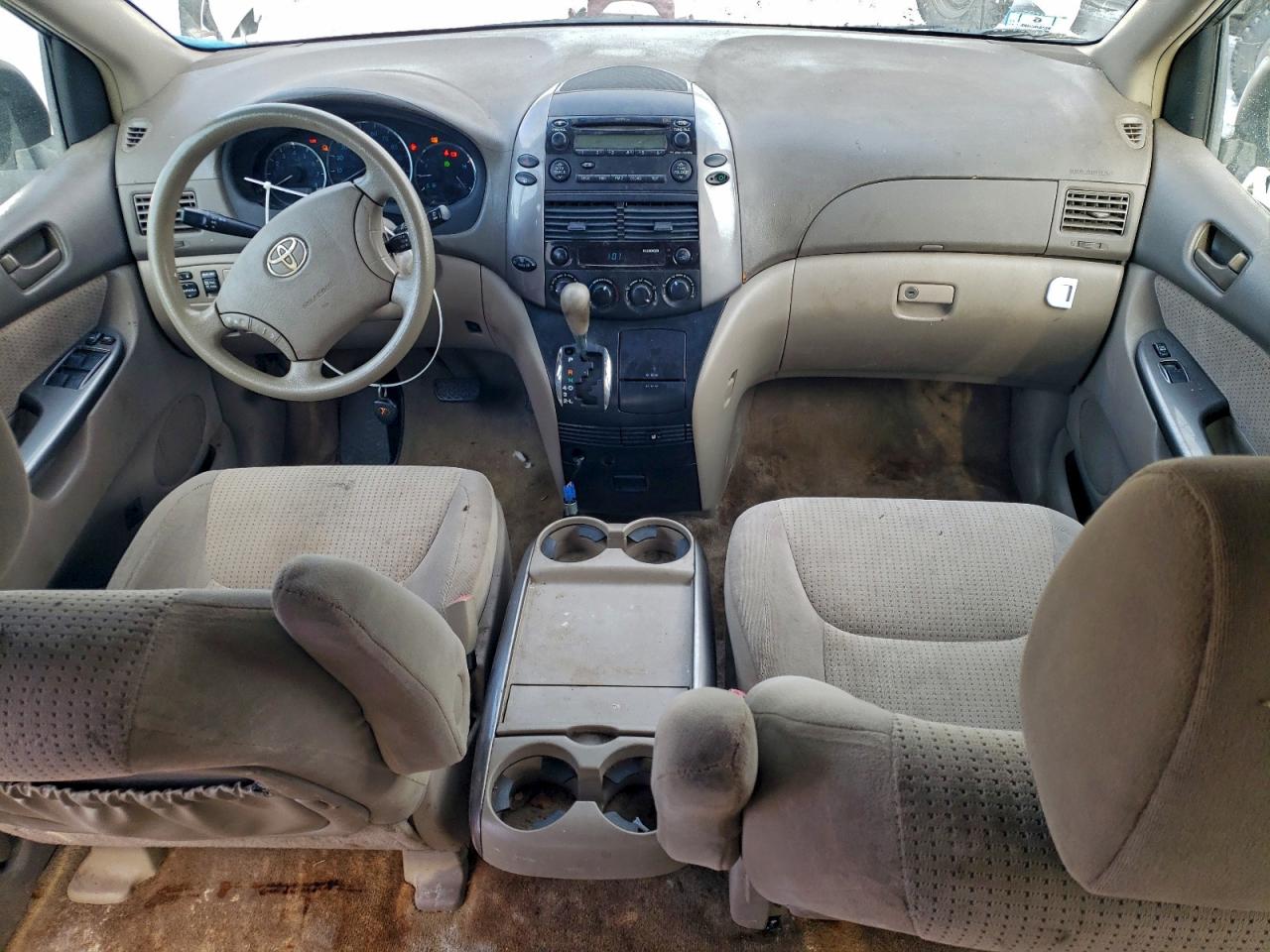 2009 TOYOTA SIENNA CE photo 8