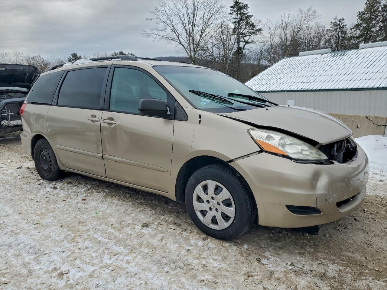 2009 TOYOTA SIENNA CE photo 4